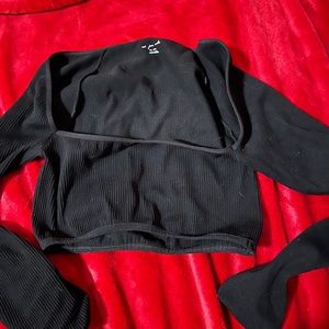 Black cropped long sleeve:size M/L